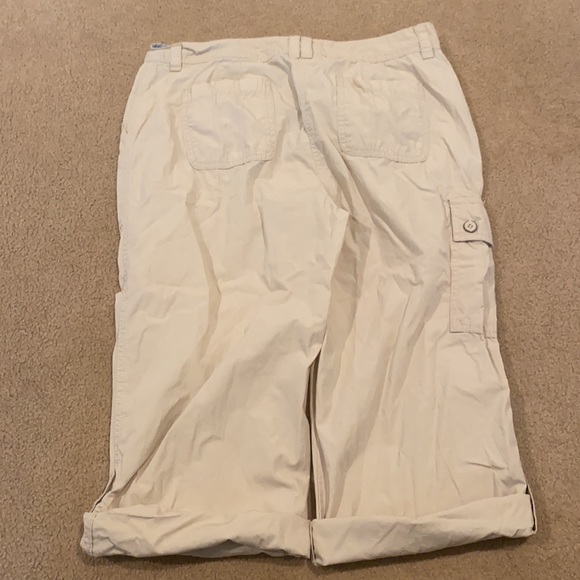 Women’s tan capris - Picture 2 of 3